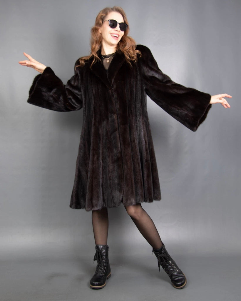 Saga Mink Female Fully Let Out Incredible Sweep Coat