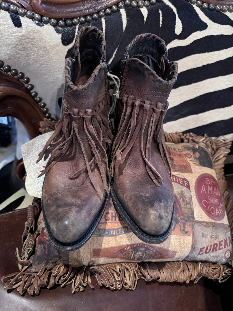 NWT BOOTIES DISTRESSED VEGAS 7.5