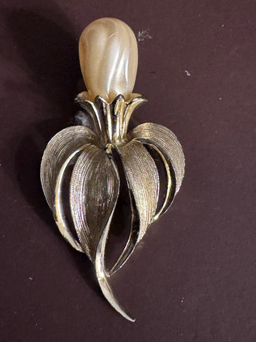 Vintage Brooch Sarah Coventry Faux Pearl