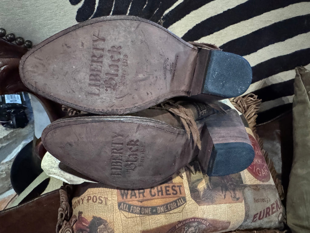 NWT BOOTIES DISTRESSED VEGAS 7.5