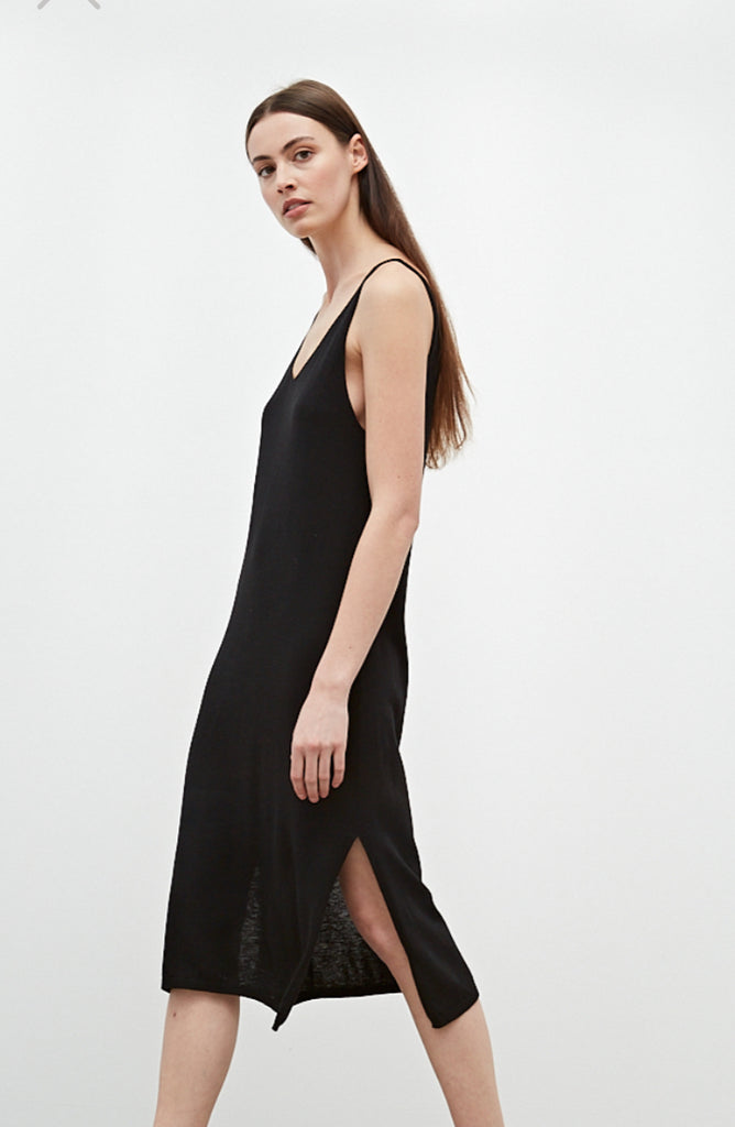 SIDE SLIT KNIT DRESS