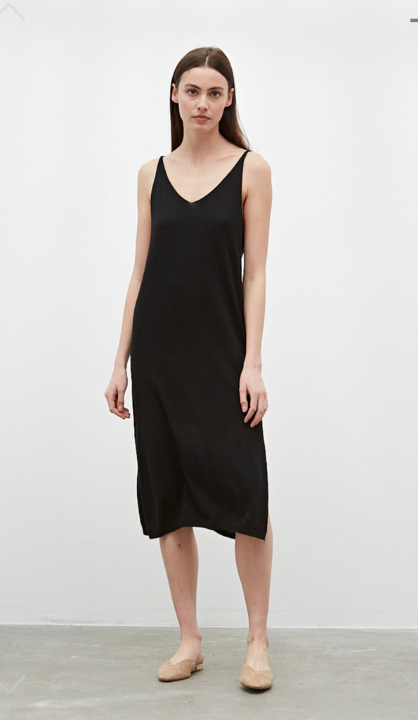 SIDE SLIT KNIT DRESS